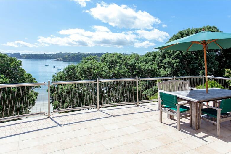 Absolute Beachfront Oneroa Bay
