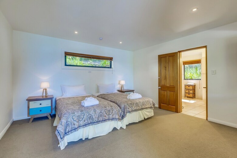 Absolute Beachfront Oneroa Bay