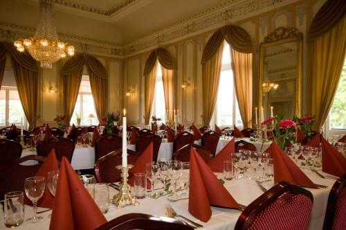 �m�ls Stadshotell - Sweden Hotels