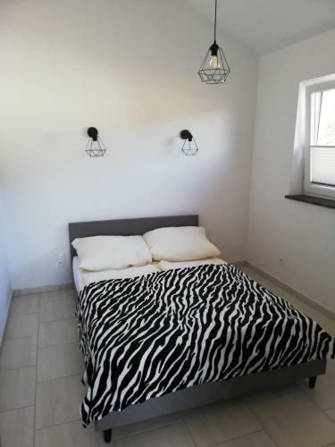 Hostal Brydar With Sauna, Swimming Pool And Jacuzzi