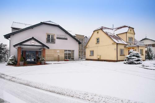 Hotel Nowy Dw�r