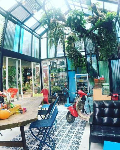 Posada Artist's Place Trat