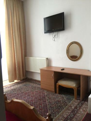 Hotel Rares