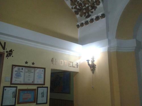 Hotel Rares