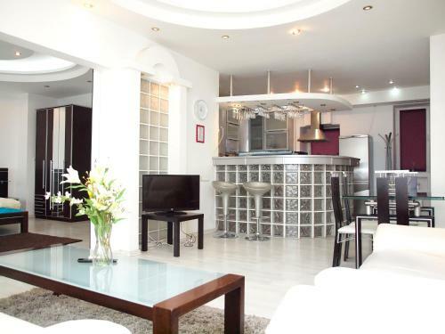 Academy Deluxe Apartments