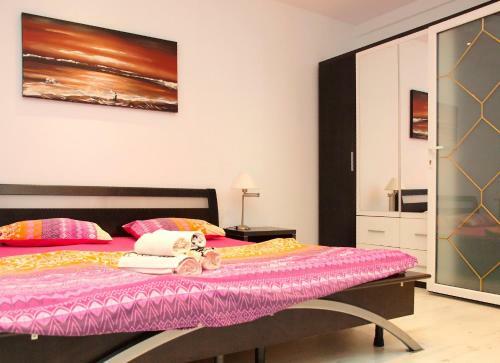 Academy Deluxe Apartments