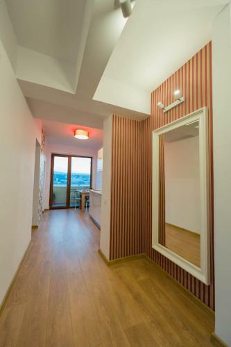 Skyline Downtown Apartment