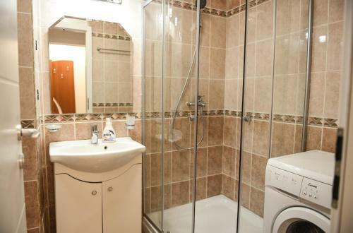 Chic Apartment Near City Center