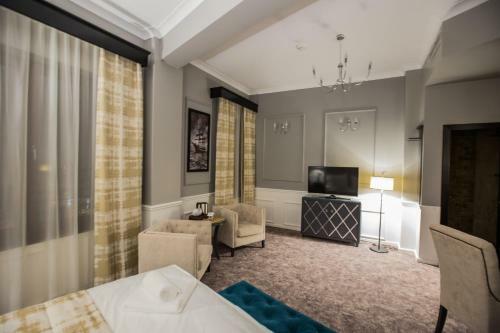 Peninsula Boutique Hotel