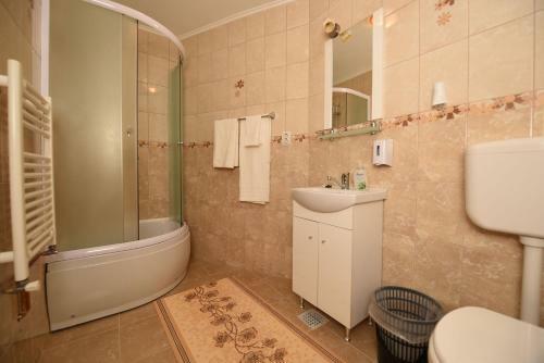 Hostal Casa Cu Piatra