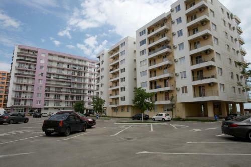 C&y Apartments Summerland