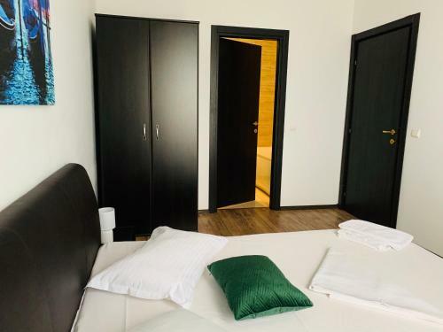 David Summerland Apartments Mamaia