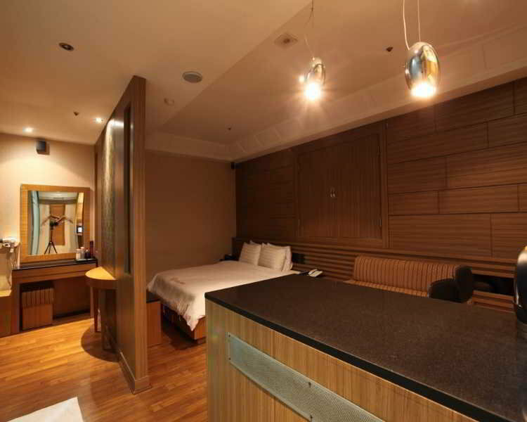 Albergue Feliz Town