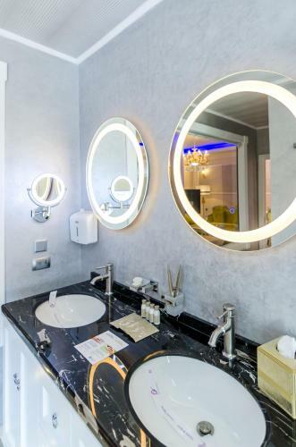 Phoenicia Royal Hotel
