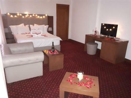 Hotel Dennis