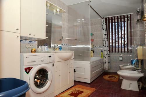 Hostal Apartament Ela