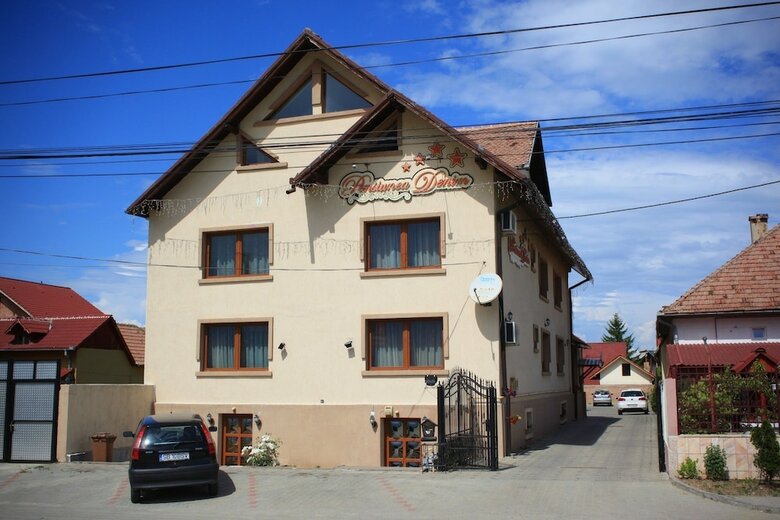 Hostal Pensiunea Denim
