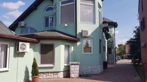 Hostal Guest House Luxotel