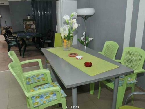 Hostal Guest House Vila Florida