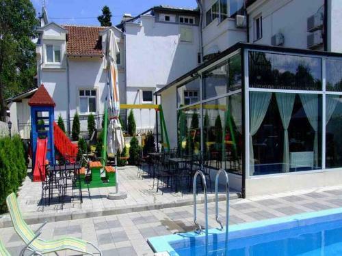 Hostal Guest House Vila Deved?i?