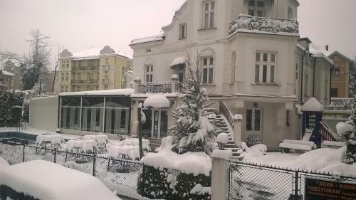 Hostal Guest House Vila Deved?i?