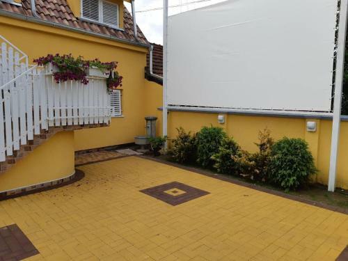 Golden House Apartments