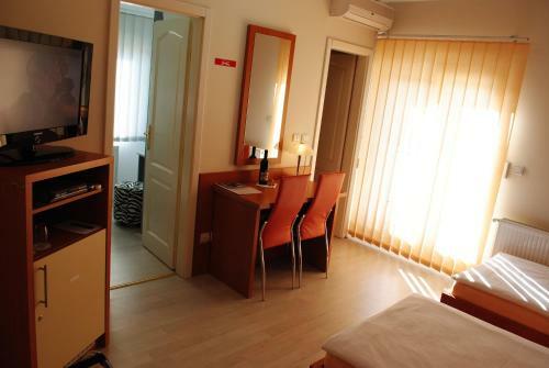 Hostal Vila Delux