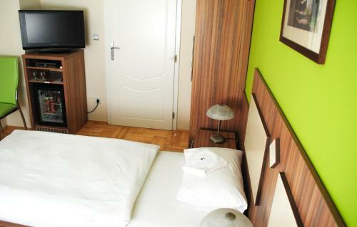 Hostal Vila Delux