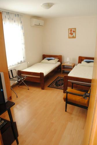 Hostal Vila Delux