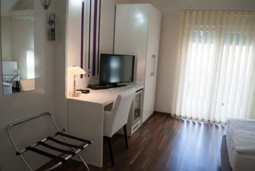 Hostal Vila Delux