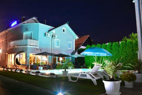 Hostal Vila Delux