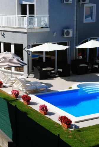 Hostal Vila Delux