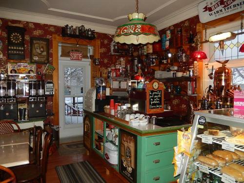 Bed & Breakfast G�te Et Caf� De La Tour