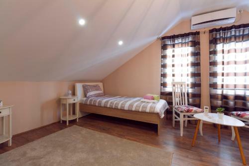 Hostal Anamari Apartment & Loft Rooms
