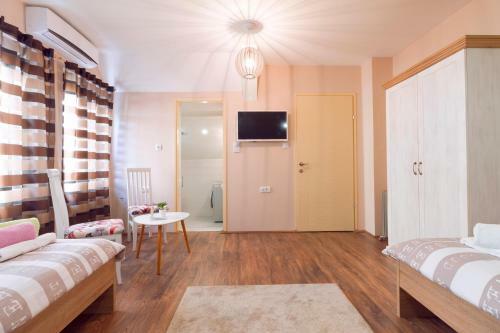 Hostal Anamari Apartment & Loft Rooms