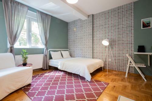 Central Evergreen Sage Apartment