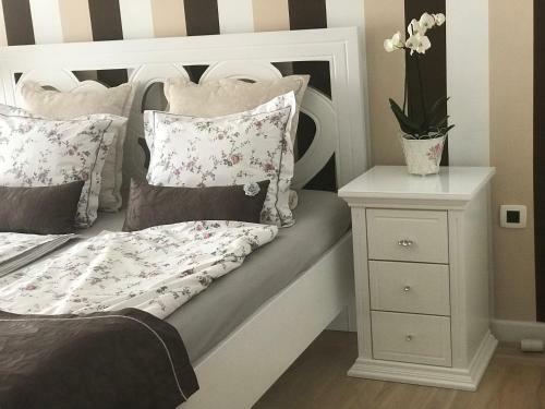 Lux New White Apartment