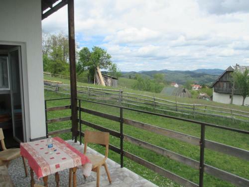 Hostal Guesthouse Borovi