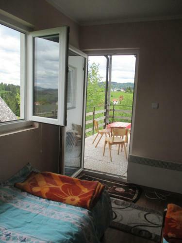 Hostal Guesthouse Borovi