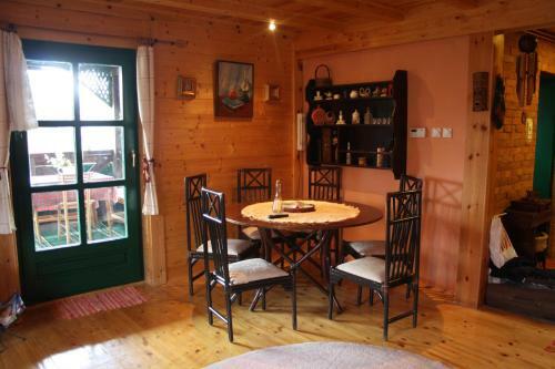 Apartamentos Ethno Homestay Savi?
