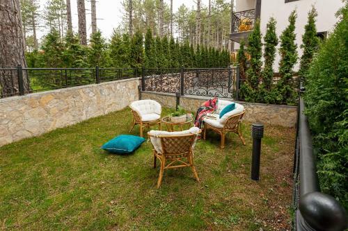 Goldpine Apartments