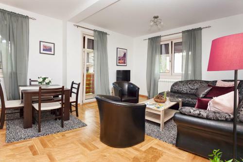 Goldpine Apartments