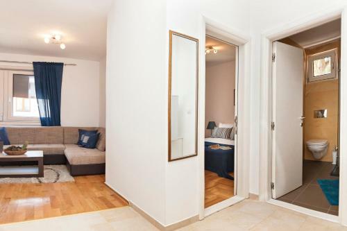 Goldpine Apartments