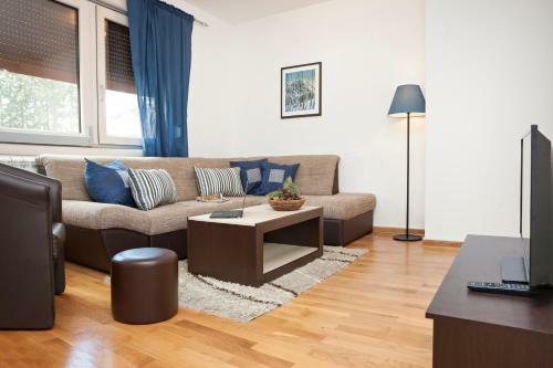 Goldpine Apartments