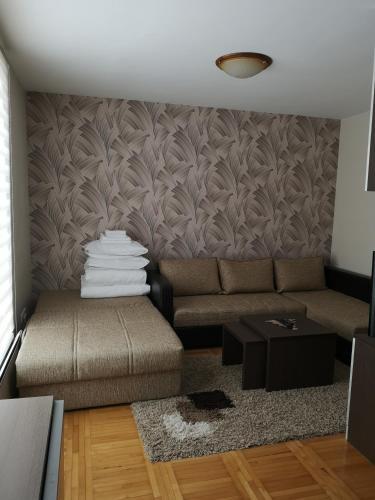 Apartment 6/33 (kraljevi Cardaci)