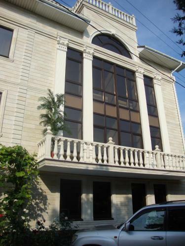 Hostal Guest House De Lux