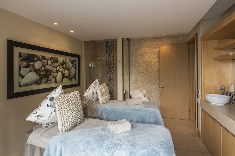 No 5 Boutique Art Hotel