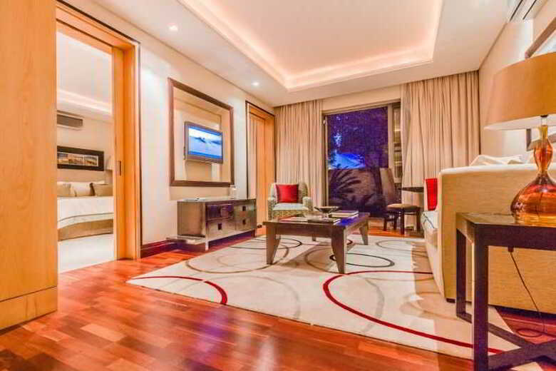 No 5 Boutique Art Hotel