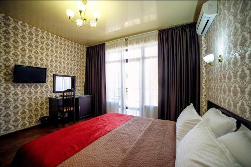 Paradeison Hotel