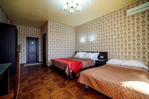Paradeison Hotel
